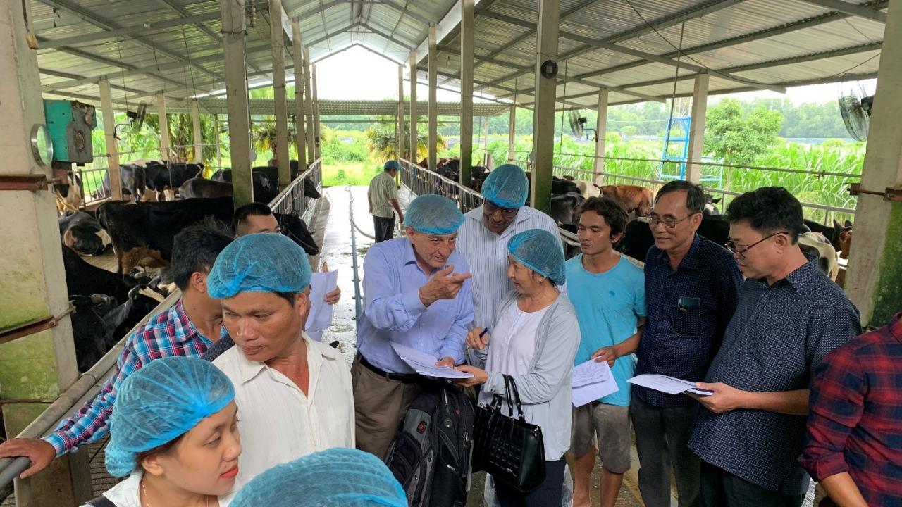 Extension agents receiving hands-on training at a farm near Ho Chi Minh City, Vietnam